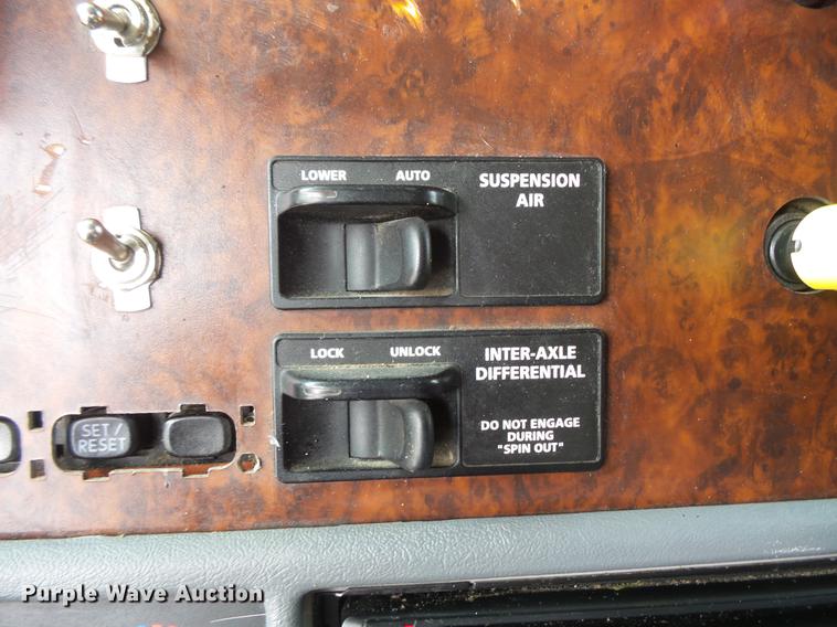 image for item DC1212 2003 Freightliner Century Class ST120 semi truck