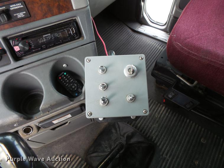 image for item DC1212 2003 Freightliner Century Class ST120 semi truck