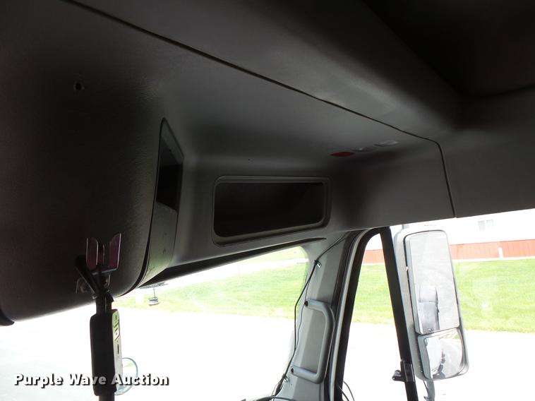 image for item DC1212 2003 Freightliner Century Class ST120 semi truck