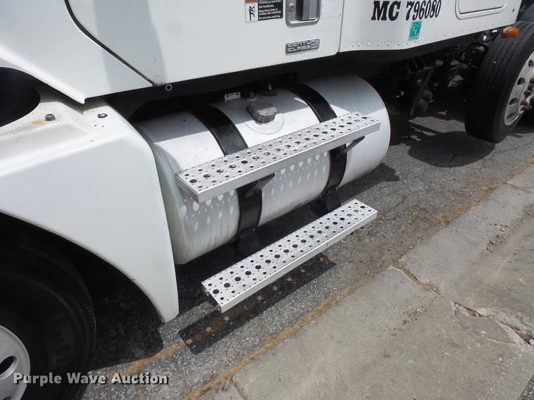 image for item DC1212 2003 Freightliner Century Class ST120 semi truck