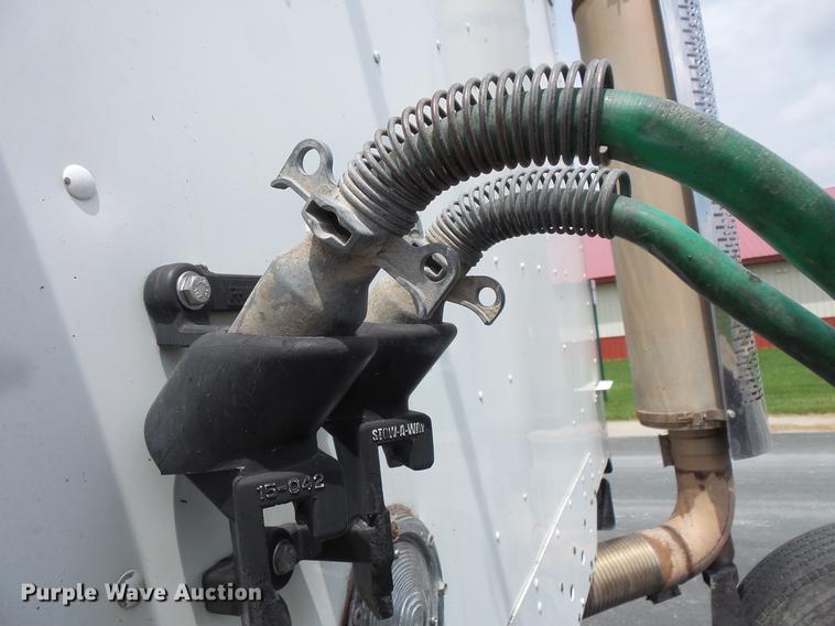 image for item DC1212 2003 Freightliner Century Class ST120 semi truck