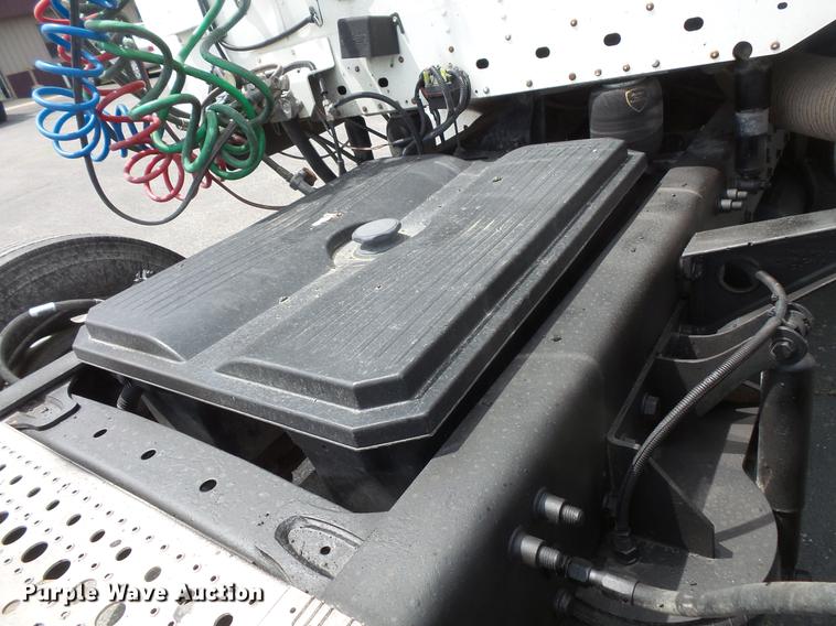 image for item DC1212 2003 Freightliner Century Class ST120 semi truck