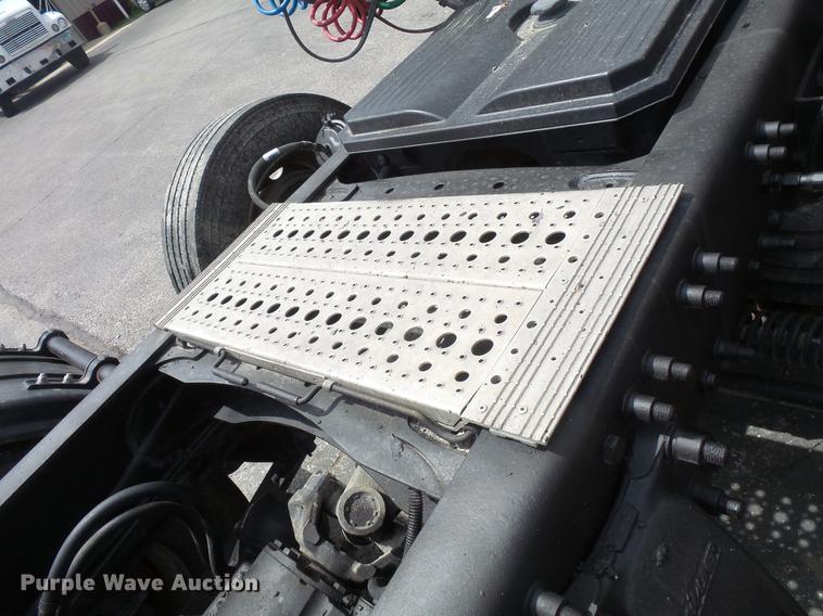 image for item DC1212 2003 Freightliner Century Class ST120 semi truck