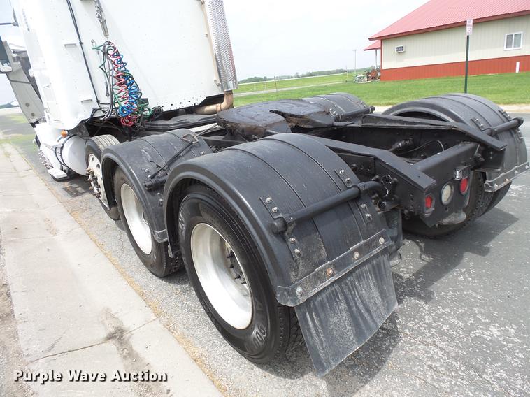 image for item DC1212 2003 Freightliner Century Class ST120 semi truck