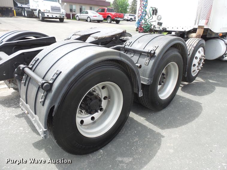 image for item DC1212 2003 Freightliner Century Class ST120 semi truck