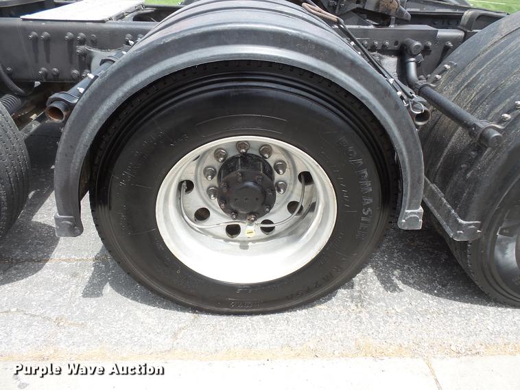 image for item DC1212 2003 Freightliner Century Class ST120 semi truck