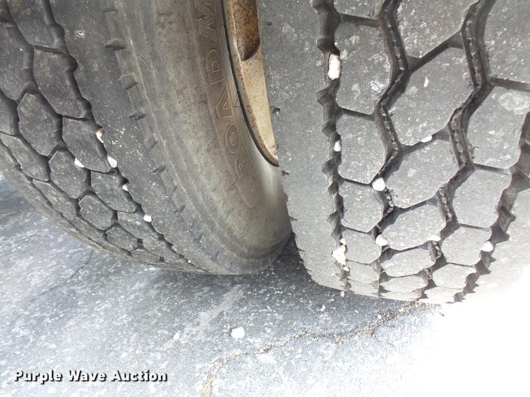 image for item DC1212 2003 Freightliner Century Class ST120 semi truck