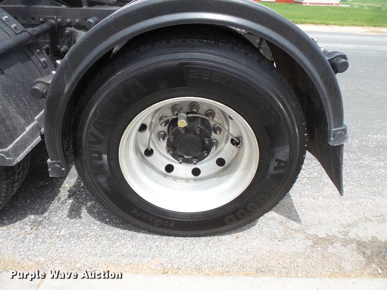 image for item DC1212 2003 Freightliner Century Class ST120 semi truck