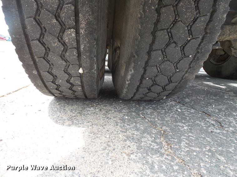 image for item DC1212 2003 Freightliner Century Class ST120 semi truck