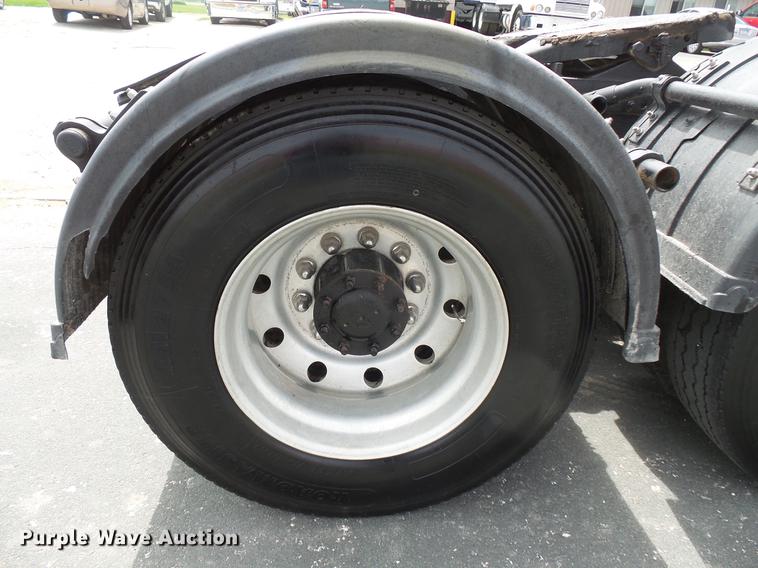 image for item DC1212 2003 Freightliner Century Class ST120 semi truck