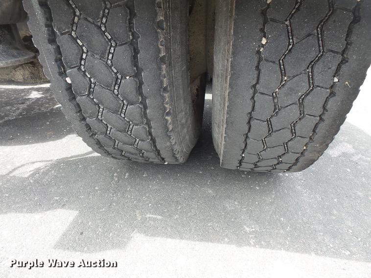 image for item DC1212 2003 Freightliner Century Class ST120 semi truck