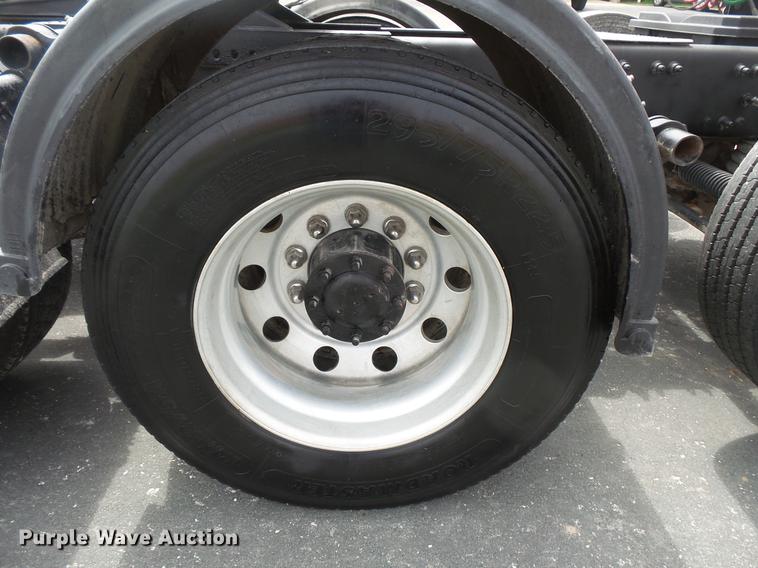 image for item DC1212 2003 Freightliner Century Class ST120 semi truck