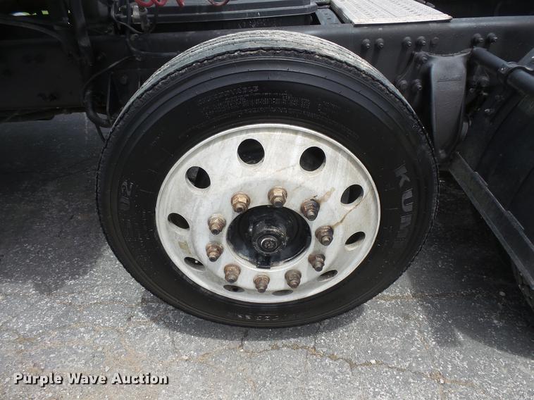 image for item DC1212 2003 Freightliner Century Class ST120 semi truck