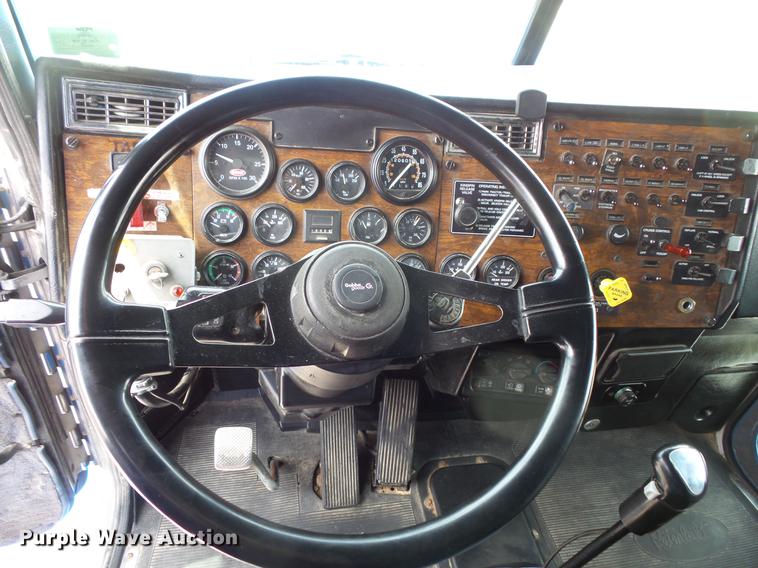 image for item DC1213 1999 Peterbilt 377 semi truck