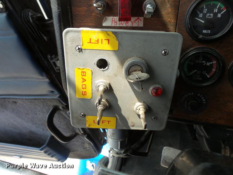 image for item DC1213 1999 Peterbilt 377 semi truck