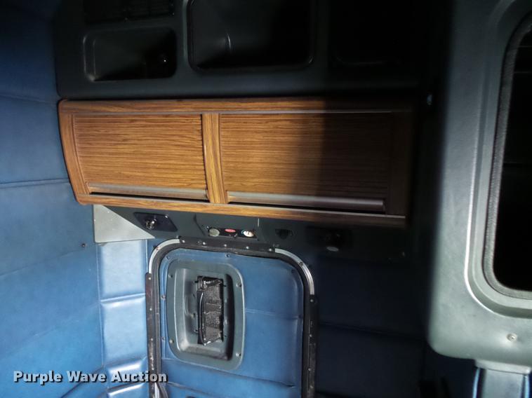 image for item DC1213 1999 Peterbilt 377 semi truck