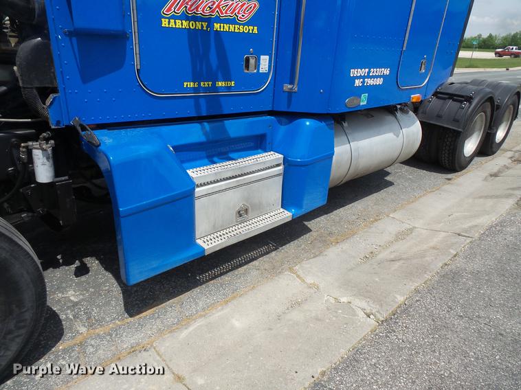 image for item DC1213 1999 Peterbilt 377 semi truck