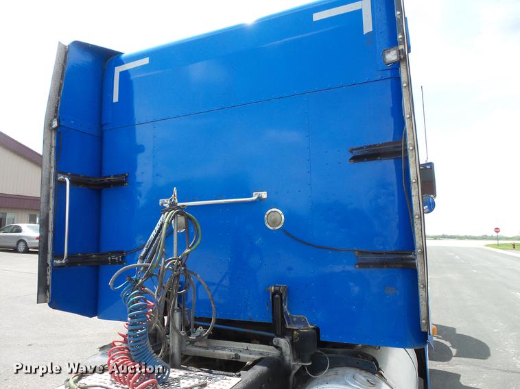 image for item DC1213 1999 Peterbilt 377 semi truck