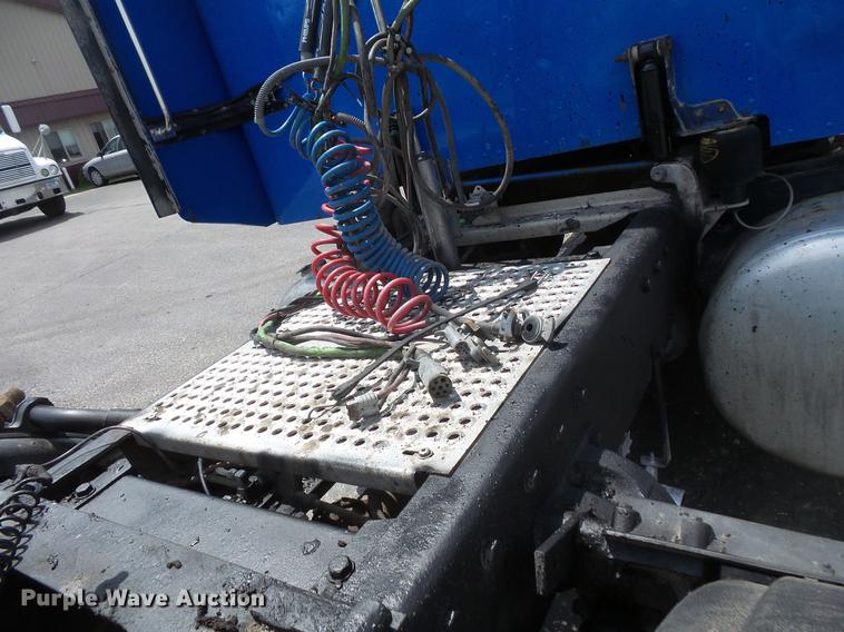 image for item DC1213 1999 Peterbilt 377 semi truck