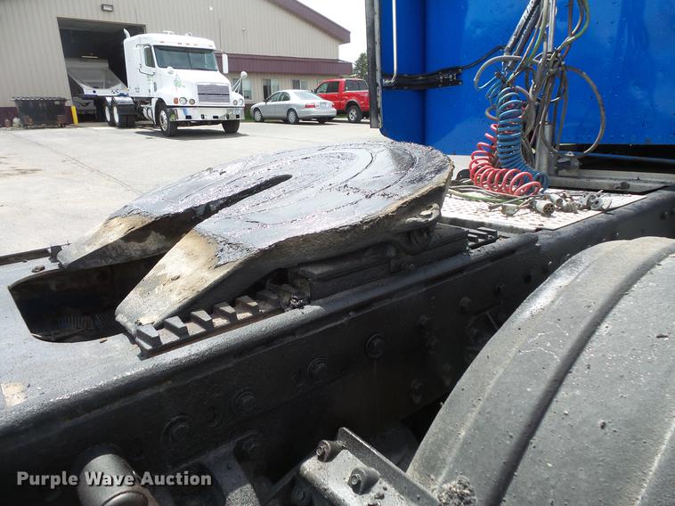 image for item DC1213 1999 Peterbilt 377 semi truck