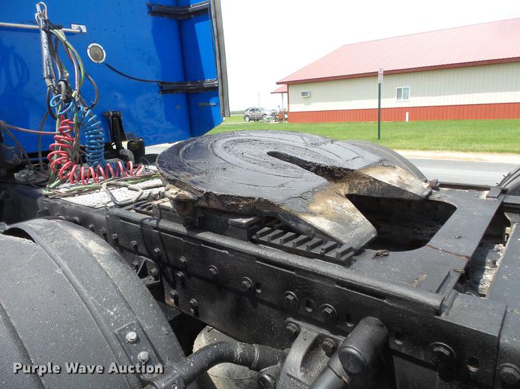 image for item DC1213 1999 Peterbilt 377 semi truck