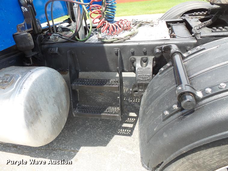 image for item DC1213 1999 Peterbilt 377 semi truck