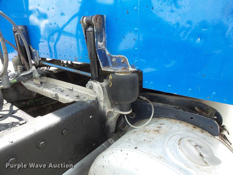 image for item DC1213 1999 Peterbilt 377 semi truck