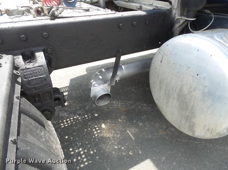 image for item DC1213 1999 Peterbilt 377 semi truck