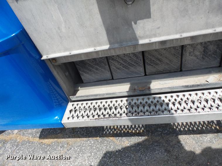 image for item DC1213 1999 Peterbilt 377 semi truck