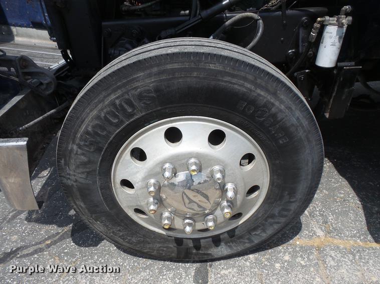 image for item DC1213 1999 Peterbilt 377 semi truck