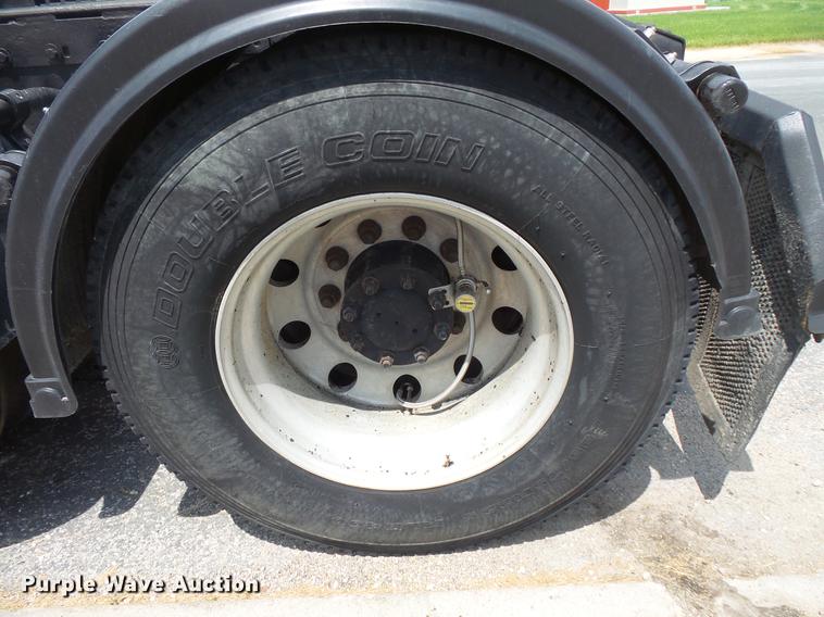 image for item DC1213 1999 Peterbilt 377 semi truck