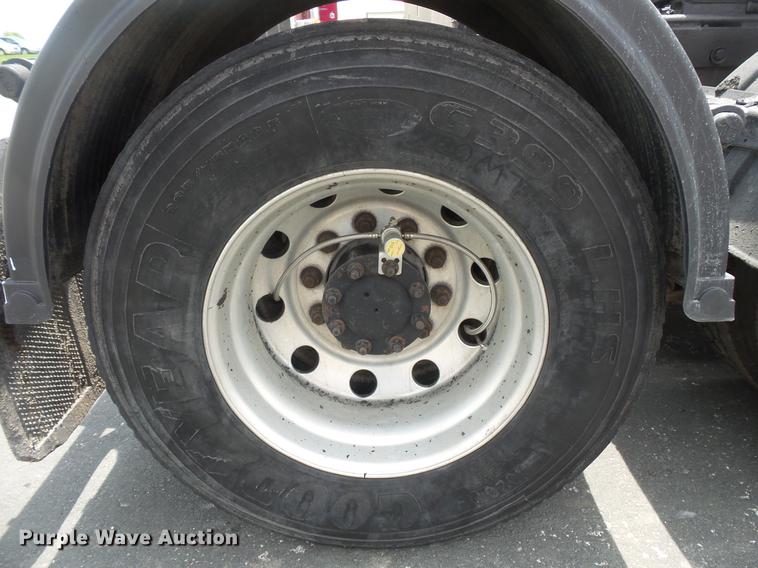 image for item DC1213 1999 Peterbilt 377 semi truck