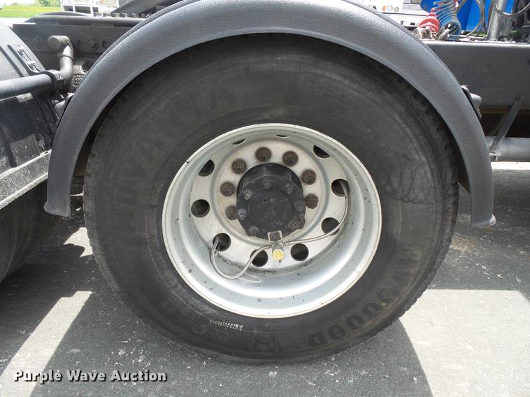 image for item DC1213 1999 Peterbilt 377 semi truck