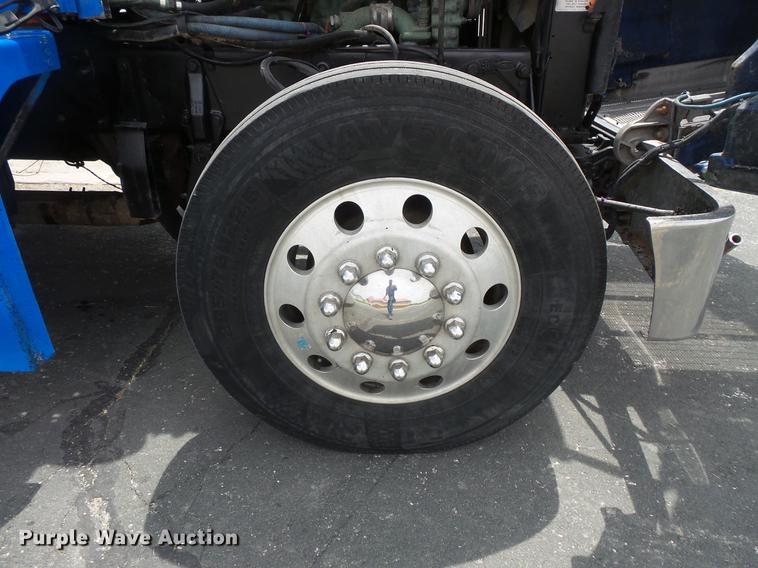 image for item DC1213 1999 Peterbilt 377 semi truck