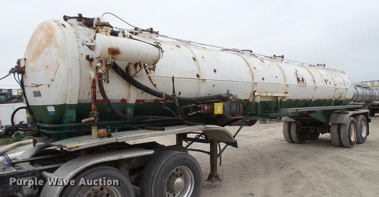 image for item DC2648 1982 Troxell vacuum tank trailer