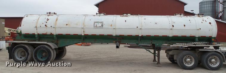 image for item DC2648 1982 Troxell vacuum tank trailer