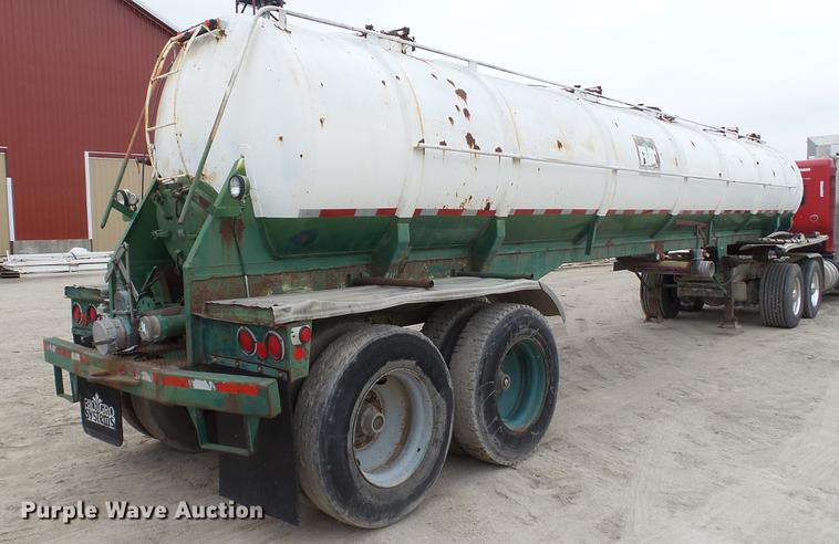 image for item DC2648 1982 Troxell vacuum tank trailer