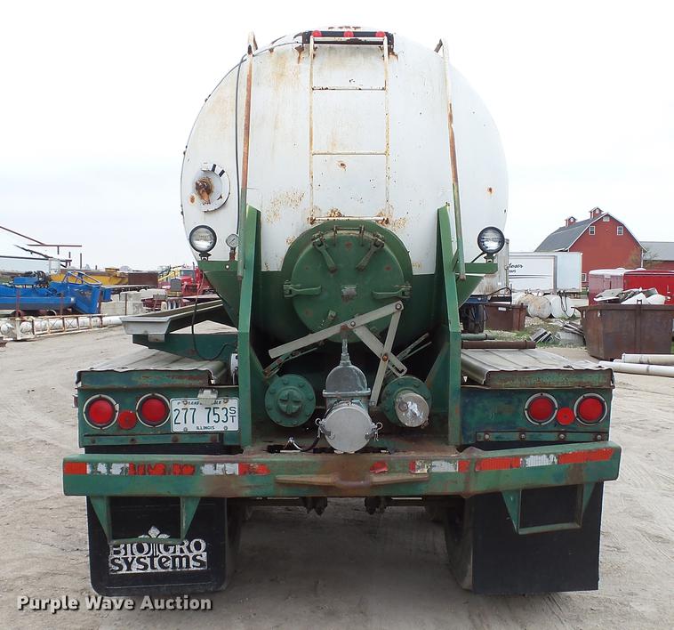 image for item DC2648 1982 Troxell vacuum tank trailer