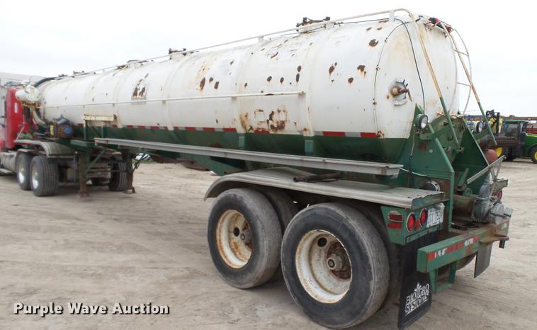 image for item DC2648 1982 Troxell vacuum tank trailer