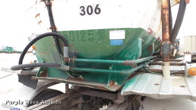 image for item DC2648 1982 Troxell vacuum tank trailer