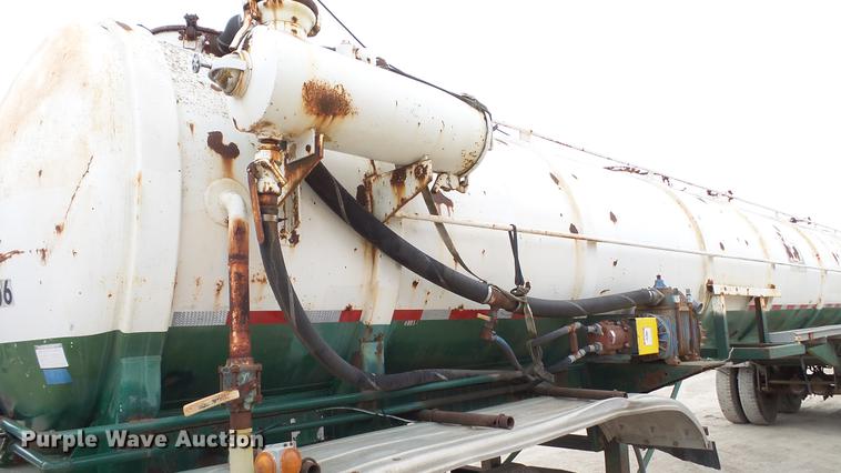 image for item DC2648 1982 Troxell vacuum tank trailer