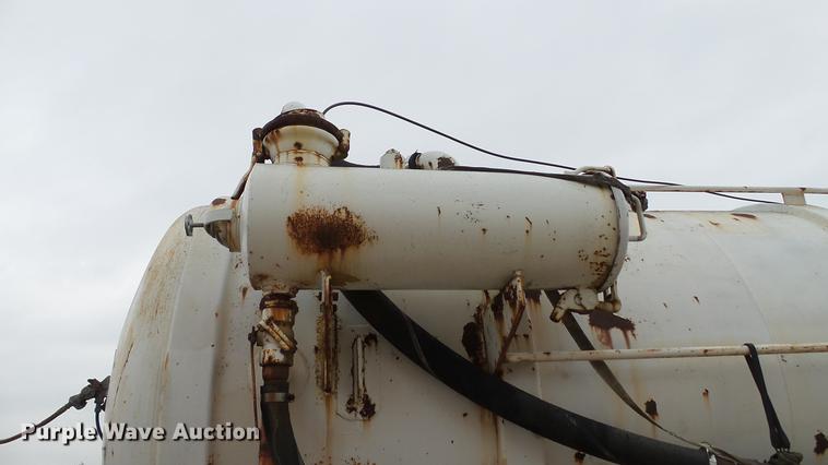 image for item DC2648 1982 Troxell vacuum tank trailer