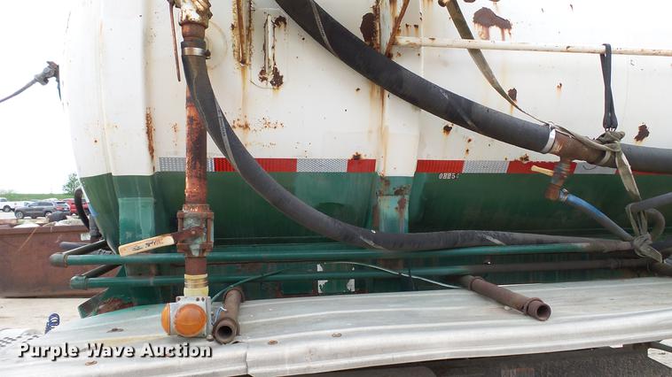 image for item DC2648 1982 Troxell vacuum tank trailer