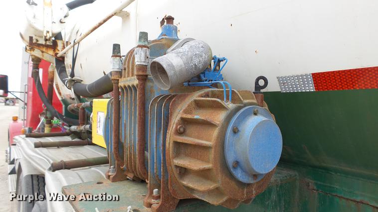 image for item DC2648 1982 Troxell vacuum tank trailer