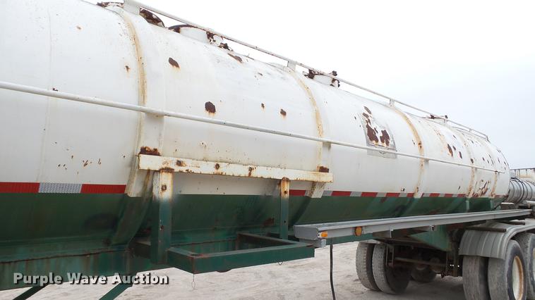 image for item DC2648 1982 Troxell vacuum tank trailer