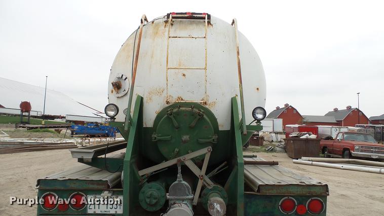 image for item DC2648 1982 Troxell vacuum tank trailer