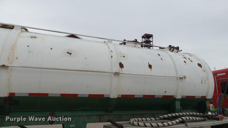 image for item DC2648 1982 Troxell vacuum tank trailer