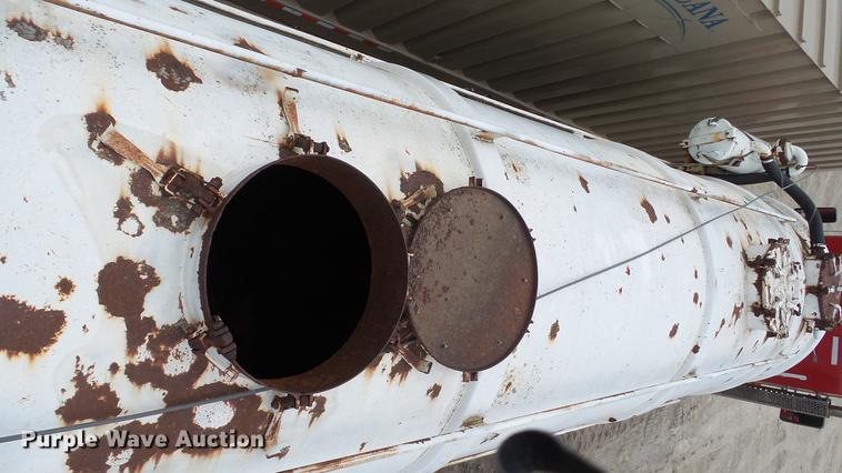 image for item DC2648 1982 Troxell vacuum tank trailer