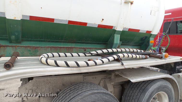 image for item DC2648 1982 Troxell vacuum tank trailer