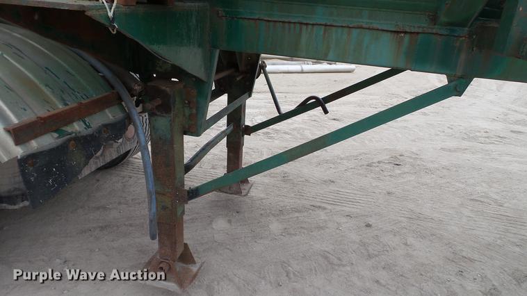 image for item DC2648 1982 Troxell vacuum tank trailer